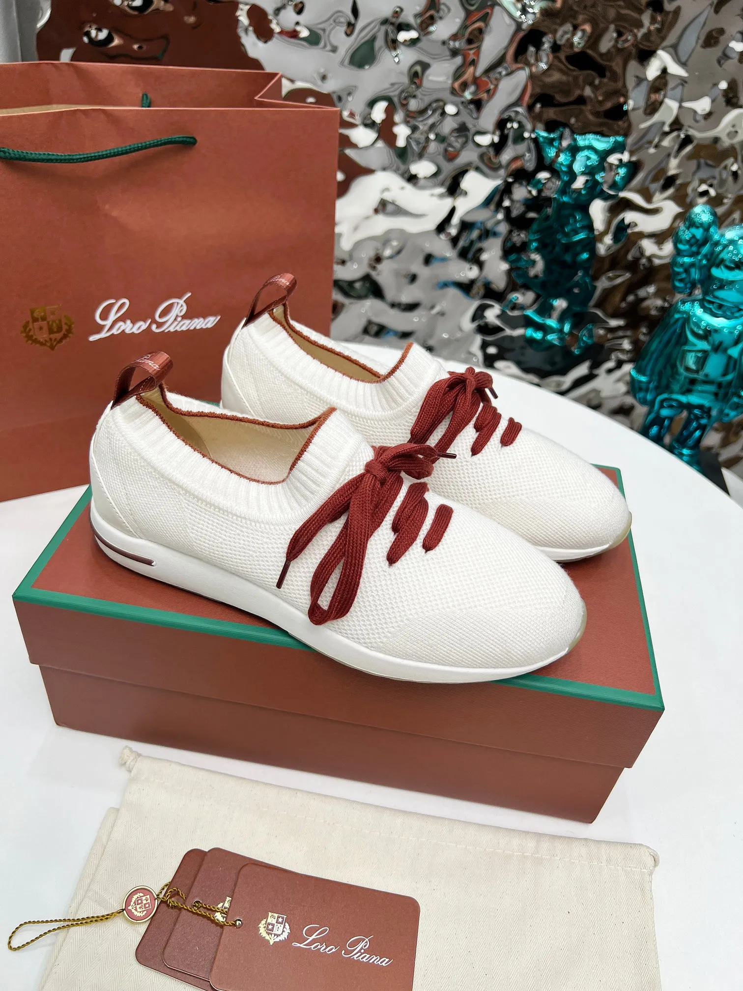 👟👟Ex-factory price 440👟👟 Men’s size +10 🧨🧨🧨Loropiana’s new board is online! This product is made of imported nylon velvet and developed from original boards. It is light, comfortable and breathable, and is suitable for all seasons. Size: 35-41, (Note: 35 and 41 are not returnable or exchangeable),